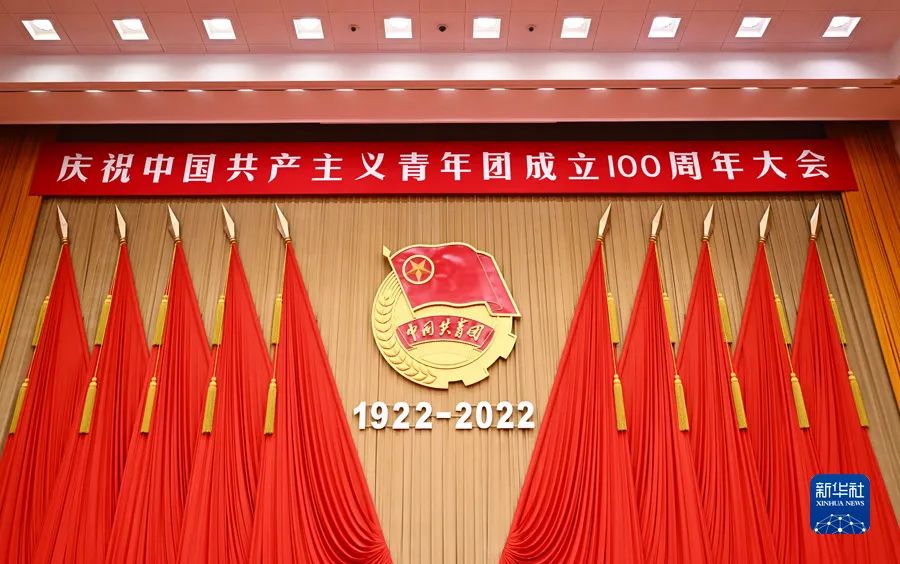 “把光榮鐫刻在歷史行進(jìn)的...